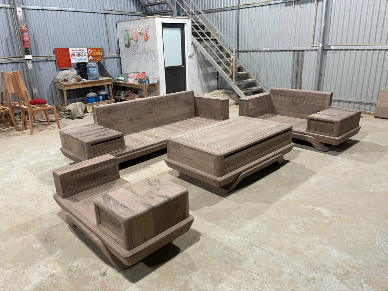 sofa gỗ óc chó 2024 new